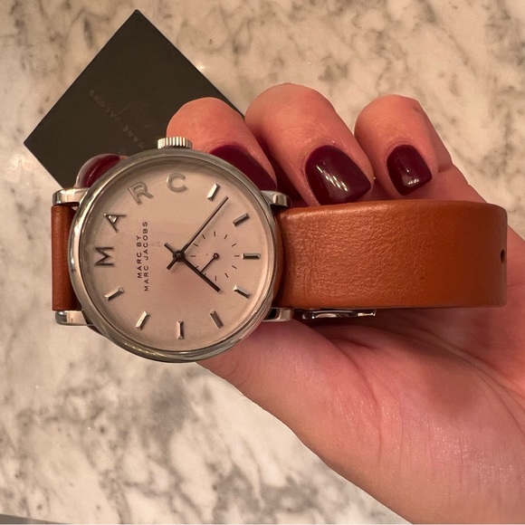 Marc Jacobs Leather Watch - Picture 7 of 8